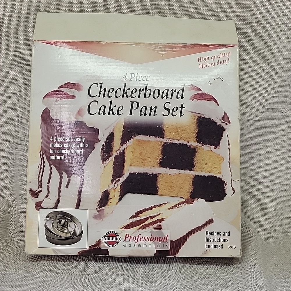 NIB NORPRO Checkerboard Round Cake Pan 4 piece Set W Recipes & Instructions‎